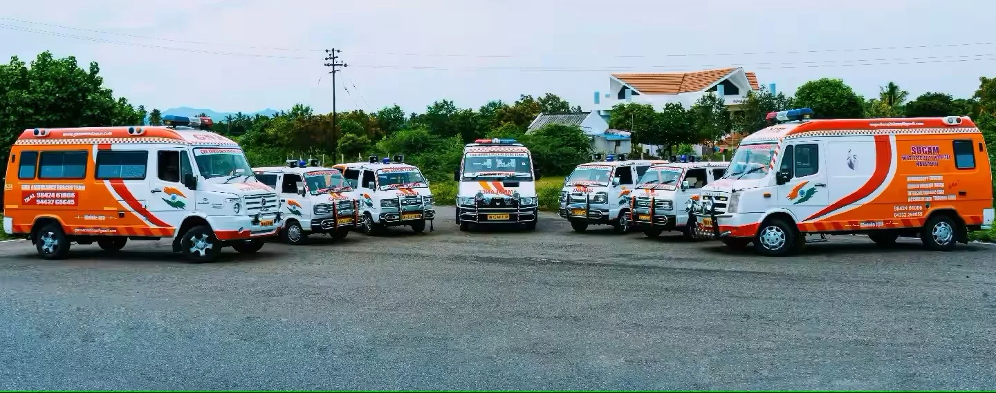 Ambulance Service Delhi NCR team and vehicle